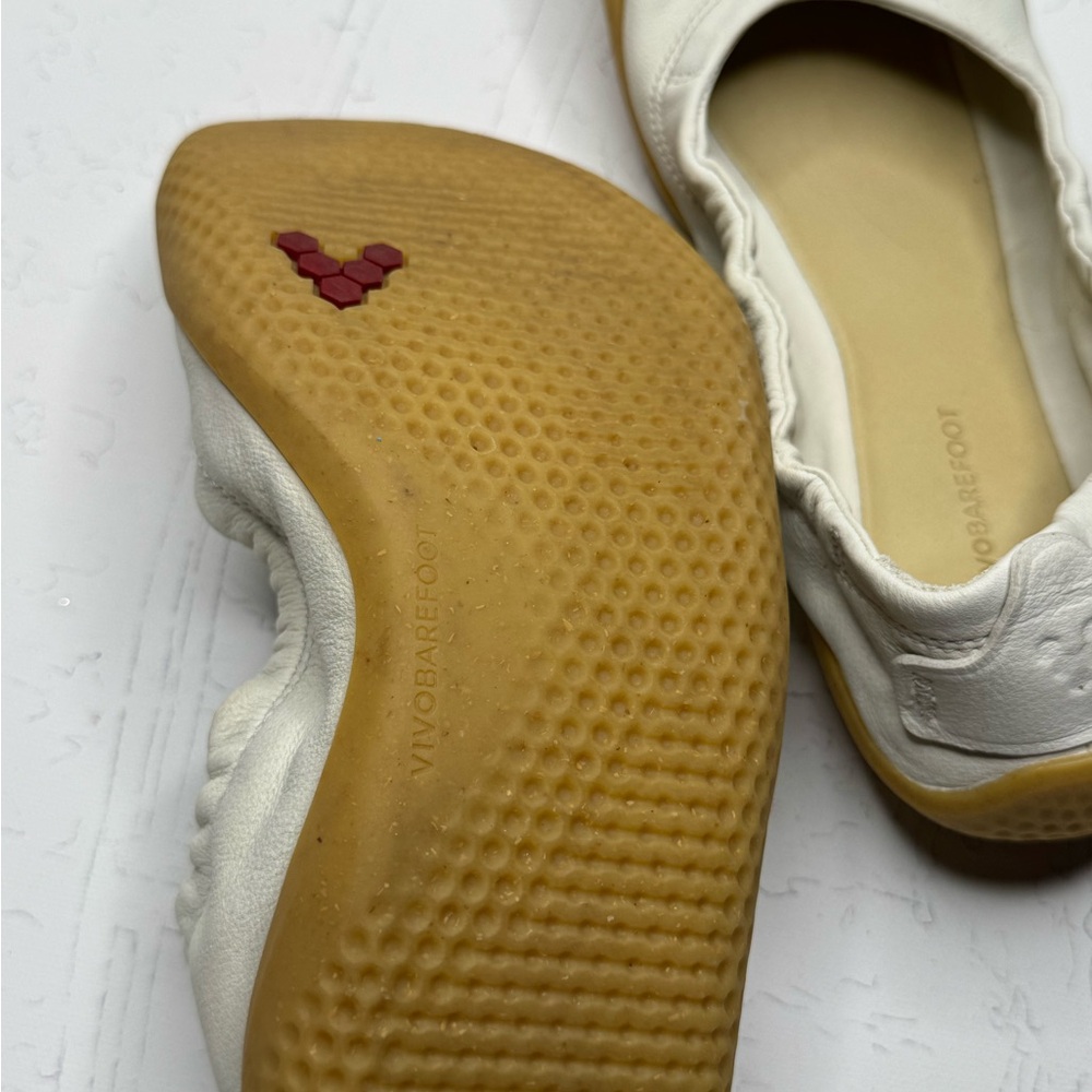 Vivo Barefoot Cream Leather Flats - Picture 5 of 6